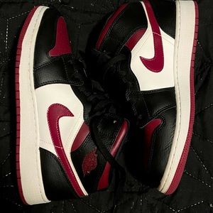 JORDAN 1 NOBLE RED